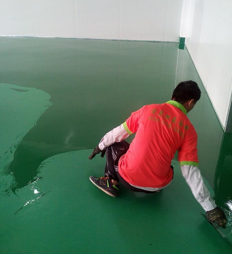 水性環(huán)氧地坪漆做地面涂刷應(yīng)注意什么？